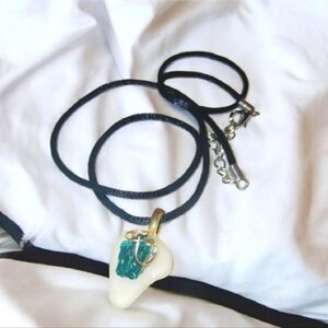 White stone with added Appetite Stone in wirecwrap design